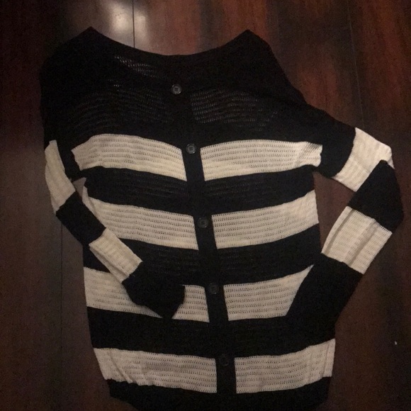 Black and white sweater - Picture 1 of 2